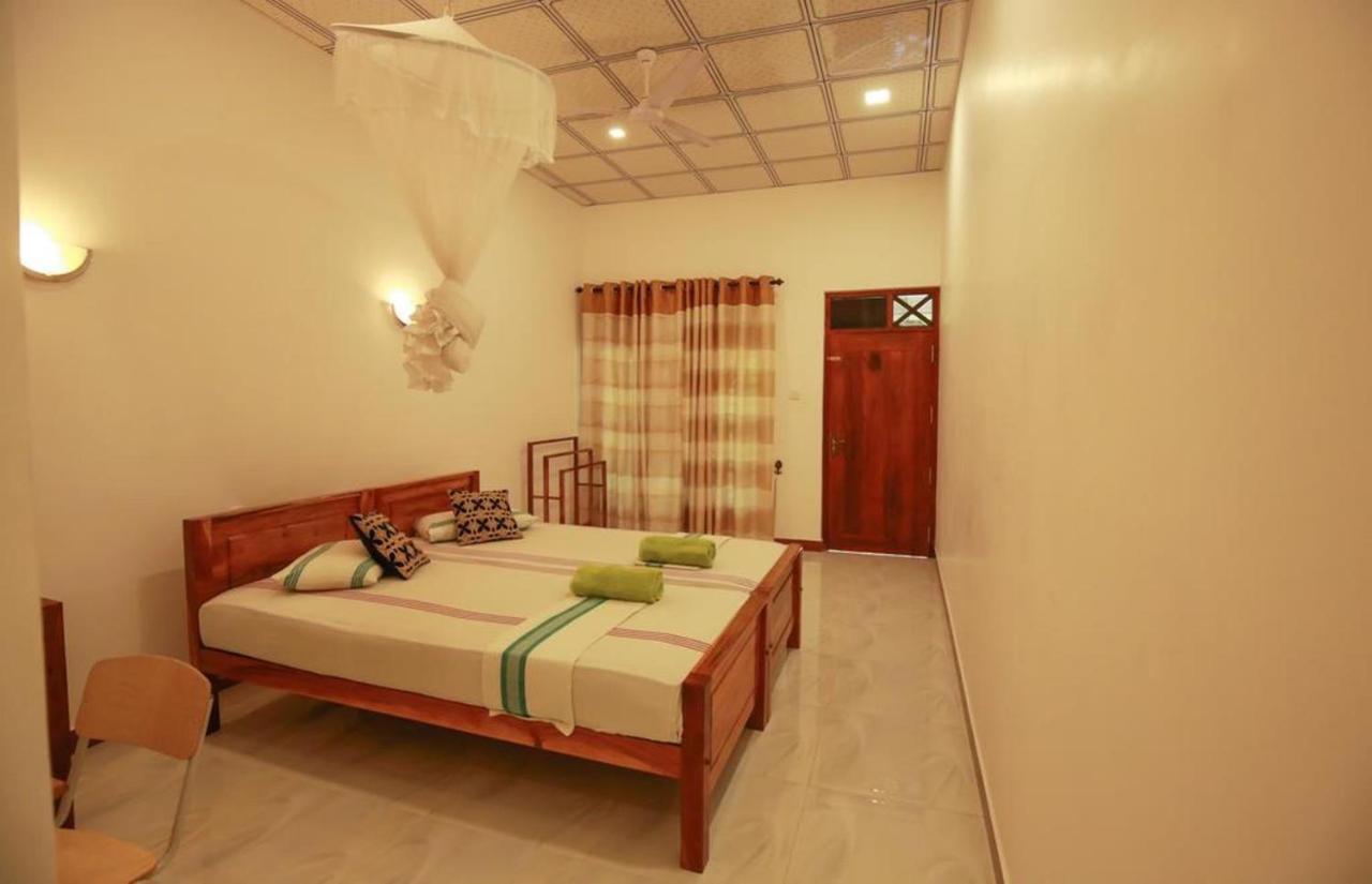 Julia Safari Inn Tissamaharama Luaran gambar