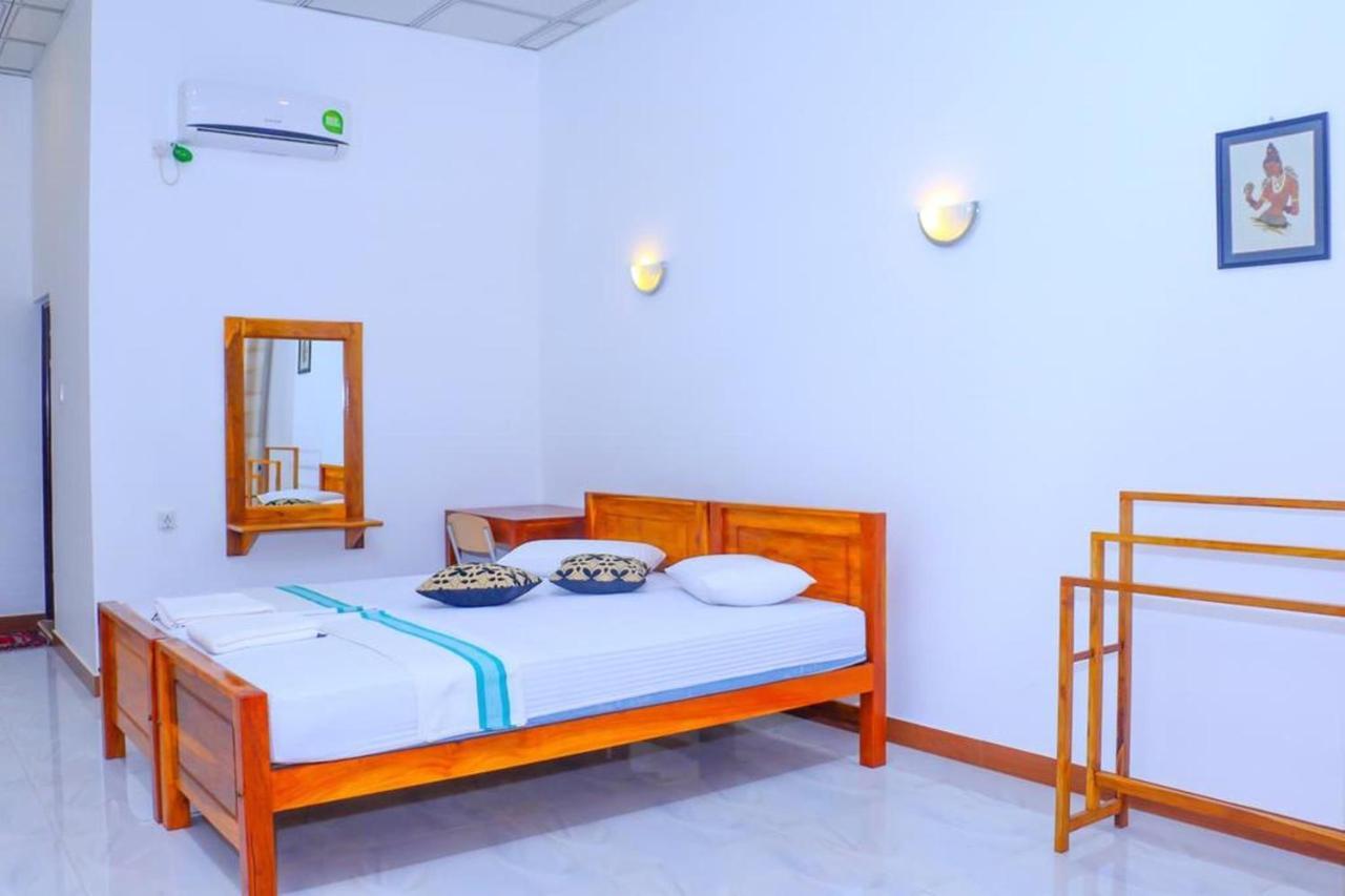 Julia Safari Inn Tissamaharama Luaran gambar